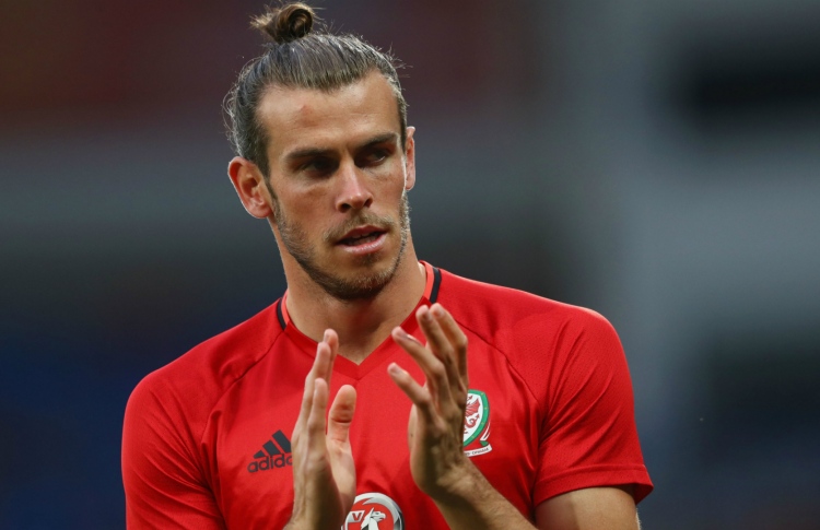 ވޭލްސް ކެޕްޓަން ބޭންޑް ބޭލް އަށް ދޭން އެދެފި