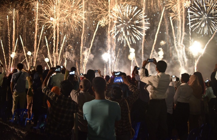 ހައުސިންގެ ބަޖެޓުން ސްޓްރާޑާއަށް މިލިއަނުން ފައިސާ!