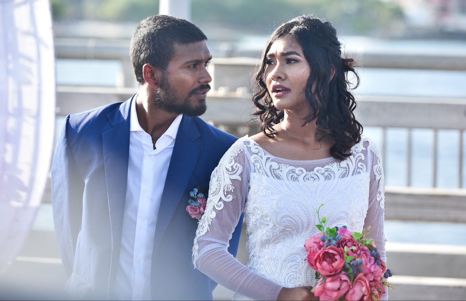 ބްރިޖުގައި ކައިވެނި ކުރި އިބްރާހިމް ރަޝީދާއި ނައުޝާ މަޖީދު-- ފޮޓޯ: އަހުމަދު ނިޝާތު