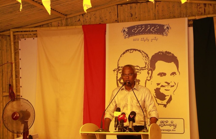 މަޖިލިހުގައި އަޅުވާފައި ހުރި "ތަޅު" ހުޅުވާނަން: އިބޫ