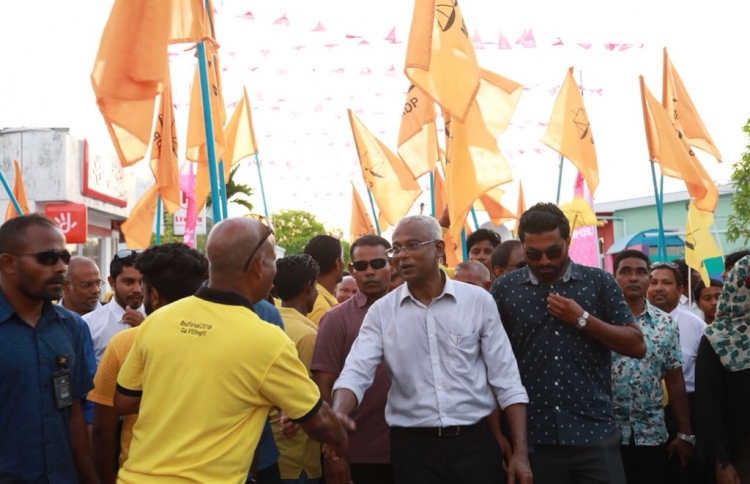 އިބޫ ކެމްޕޭނަށް ތިލަދުންމައްޗަށް ވަޑައިގެންފި
