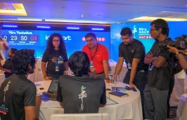Ooredoo Maldives' CEO Najib Khan (C) speaks with participants during the NIRU Hackathon 2018. PHOTO/OOREDOO
