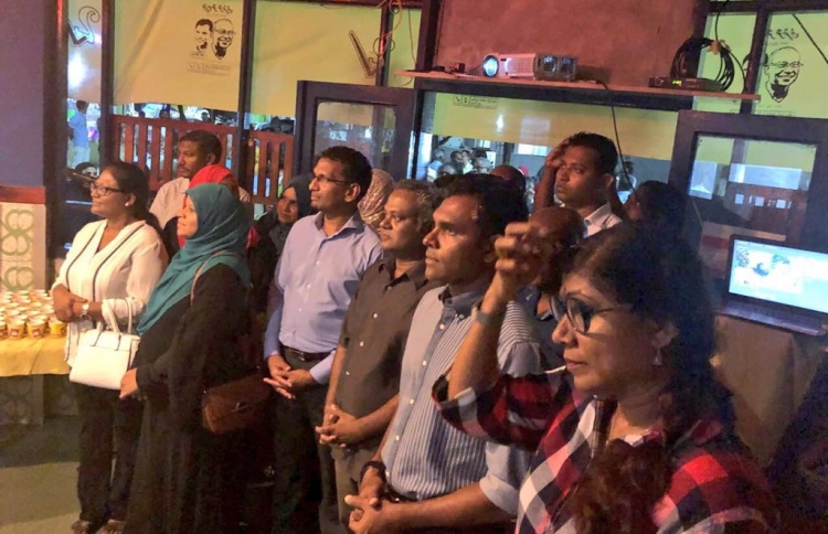 ޖަގަހަ ހުޅުވަން އަވަށްޓެރިންގެ ޕެޓިޝަނެއް ހޯދަން އެންގި