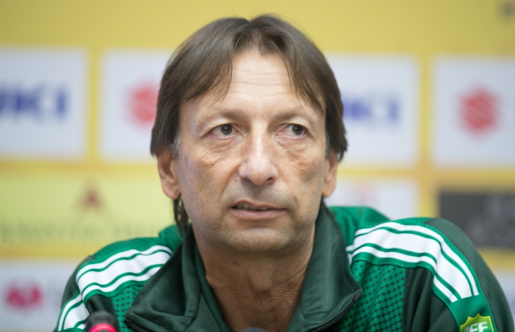 އަސްލު މަގާމަށް ދާން ވަގުތު ނަގާނެ: ޕާކިސްތާން ކޯޗު