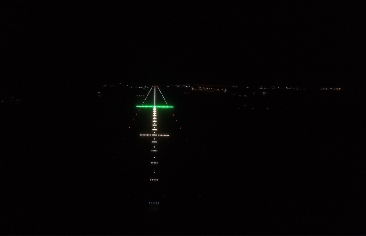 ވެލާނާ އެއާޕޯޓުގެ އާ ރަންވޭ ދިއްލާލައިފި