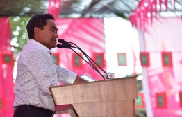 President Abdulla Yameen during his campaign tour in Thoddoo, Alif Alif Atoll. PHOTO/PRESIDENT'S OFFICE