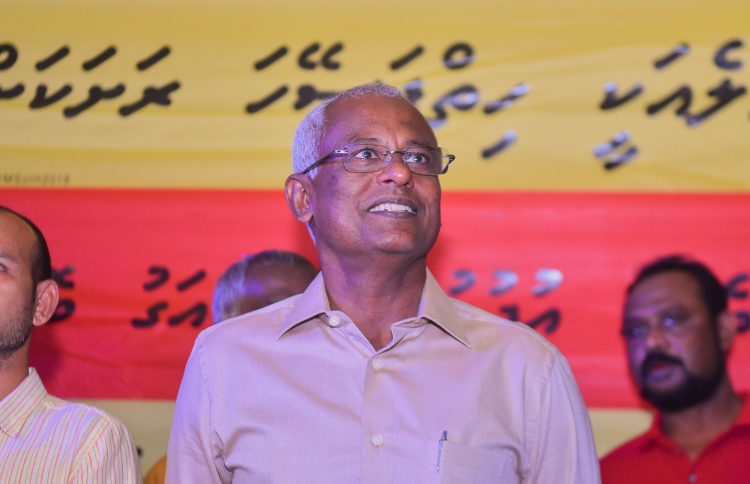 އިބޫގެ ތައުލީމީ ސިޔާސަތު:ލުއި ލޯނާއި ގިނަ ސްކޮލާޝިޕް