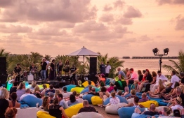 Guests enjoy a live performance by Jimmy Barnes at Kandooma Maldives. PHOTO/HOLIDAY INN KANDOOMA