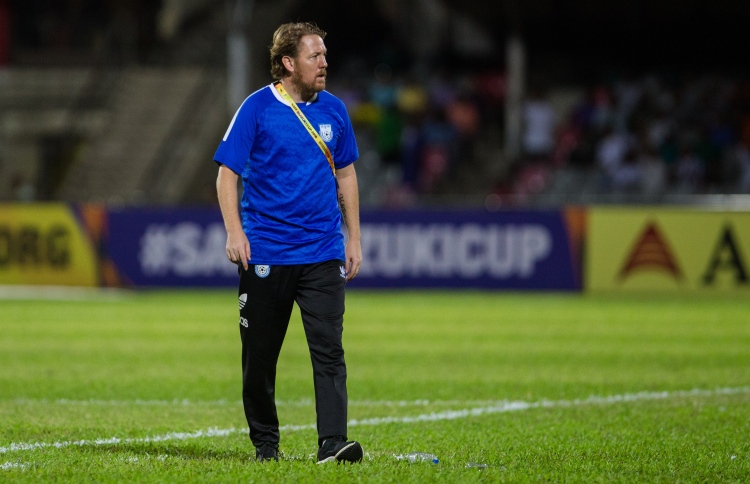 އަތްއުރާލައިގެން ތިބެވެން ނެތް: ބަންގްލަދޭޝް ކޯޗު