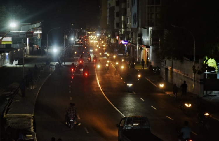 ތާރު އަޅައިގެން ހެދި ރިންގް ރޯޑް ހުޅުވާލައިފި