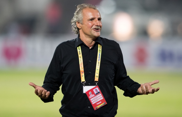 އަމިއްލަ ބާރު އޮތުމުން ހިތްހަމަޖެހޭ: ގައުމީ ކޯޗު