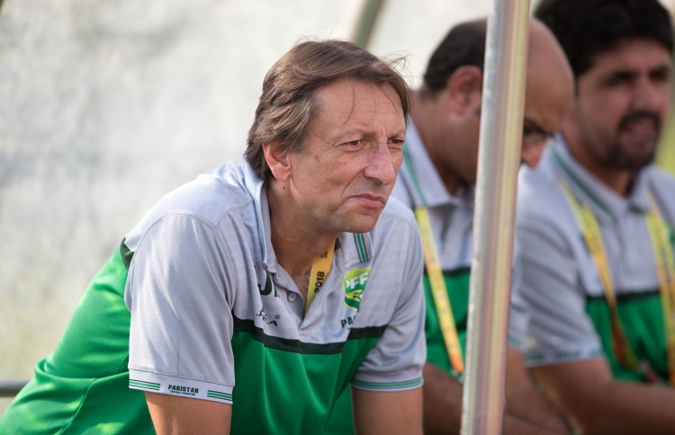 ރާއްޖެ އާއި އިންޑިއާ ވަރަށް ވަރުގަދަ: ޕާކިސްތާން ކޯޗު