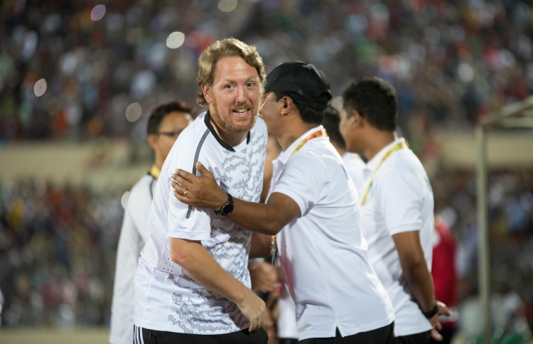 ކެޓުމުގެ ޒިންމާ ނަގާނީ މުޅި ޓީމު: ބަންގްލަދޭޝް ކޯޗު