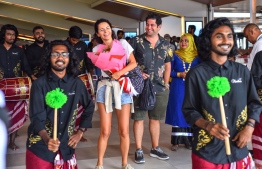 The one millionth tourist to arrive in Maldives in September 2018 receives a colourful welcome at Velana International Airport. PHOTO/MIHAARU