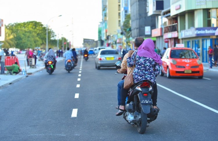 ޒުވާނެއްގެ މެޔަށް ވަޅި ހަރައި ޒަހަމްކޮށްލައިފި