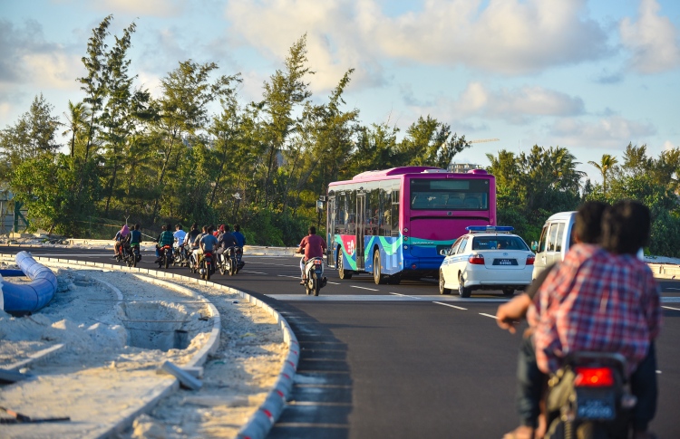 ހައިވޭގައި އެކްސިޑެންޓެއް ހިނގައި މީހަކު ޒަހަމްވެއްޖެ