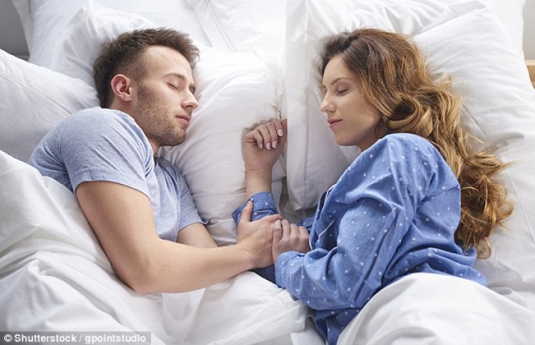 ދެ ޖިންސުގެ ހަމަހަމަކަމާ ނިދުމާ ވެސް ގުޅުން އެބަހުރި