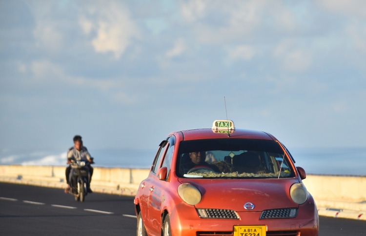 އާ އުސޫލާ މެދު ނުރުހުންވެ ޓެކްސީ ޑްރައިވަރުން ކޯޓަށް!