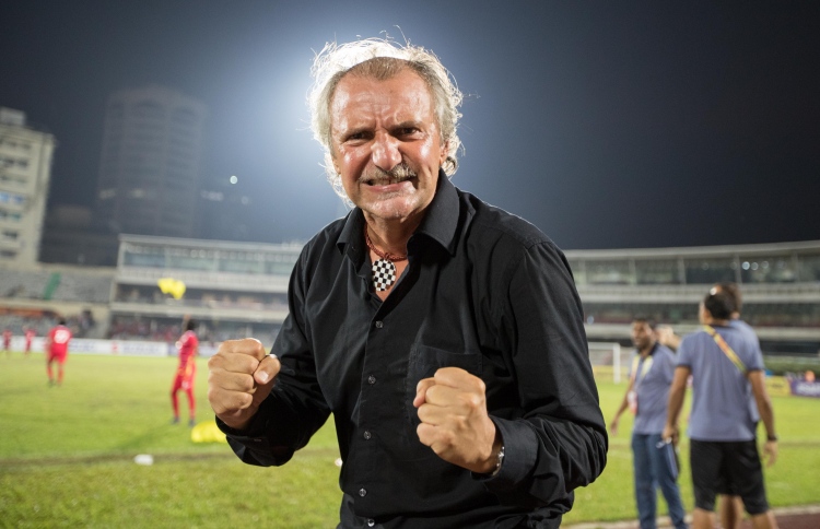 ތައުރީފް ކުރަންވީ ކުޅުންތެރިންނަށް: ގައުމީ ކޯޗު