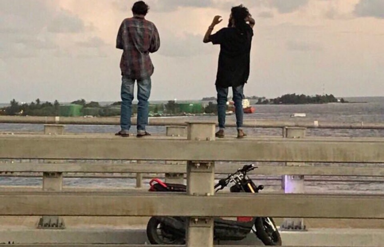 ބްރިޖުގައި "ހިތުހުރި ގޮތަކަށް"، ޒިންމާ ކޮބާ؟