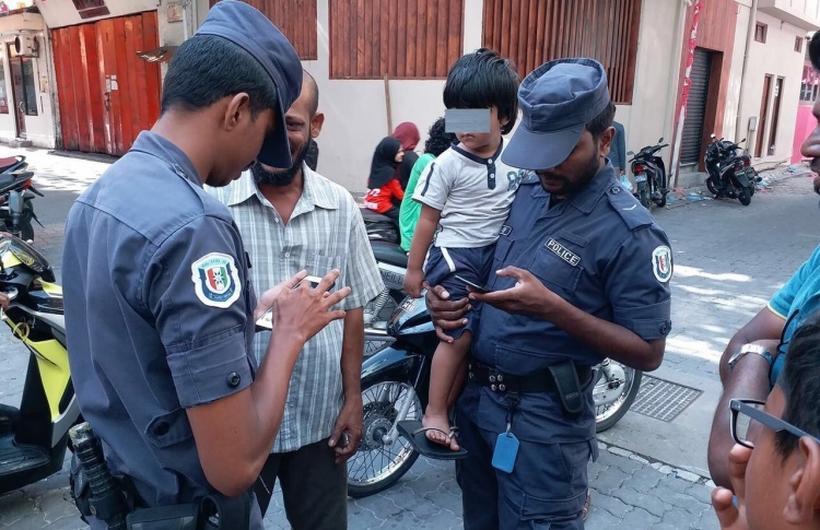 އެކަނި އުޅުނު ކުއްޖަކު ދެފަހަރު ފުލުހުންނާ ހަވާލުކޮށްފި