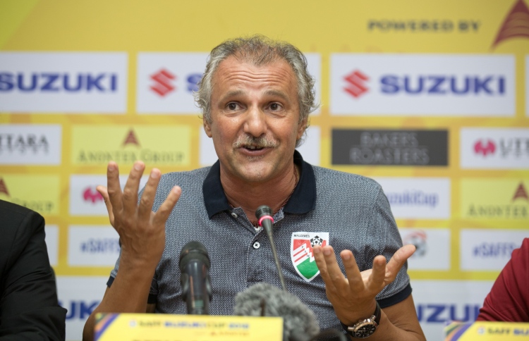 ގައުމީ ރޫހުގައި ކުޅެފިއްޔާ ކާމިޔާބު ލިބޭނެ: ކޯޗު