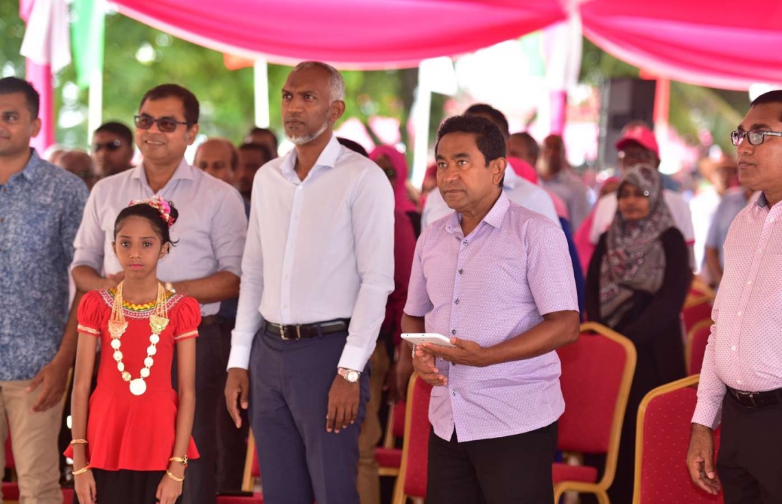 ސ. ފޭދޫ: ސެޕްޓެމްބަރު 14، 2018- ރައީސް އަބްދުﷲ ޔާމީން އައްޑުއަށް ކުރެއްވި ދަތުރުފުޅުގައި ފޭދޫގައި ބޭއްވެވި ބައްދަލުވުމުގެ ތެރެއިން.---ފޮޓޯ: ރައީސް އޮފީސް