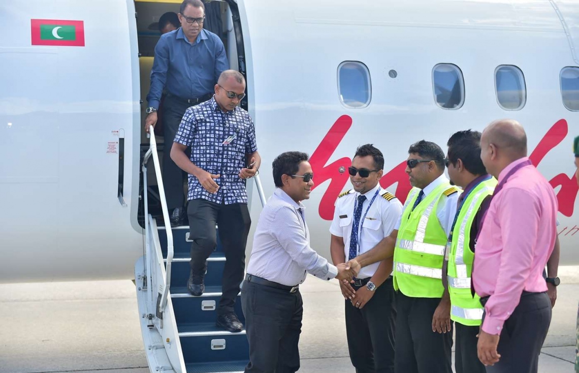 ސ. ގަން: ސެޕްޓެމްބަރު 13، 2018- ރައީސް އަބްދުﷲ ޔާމީން އައްޑުއަށް ވަޑައިގަތުމުން އެމަނިކުފާނަށް މަރުހަބާ ދަންނަވަނީ.---ފޮޓޯ: ރައީސް އޮފީސް