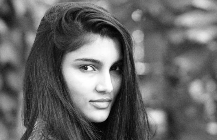 އަލިޒޭ: މިއާ އަލްވވިރާ އާއި އަތުލްގެ ދޮށީ އަންހެން ދަރިފުޅު.