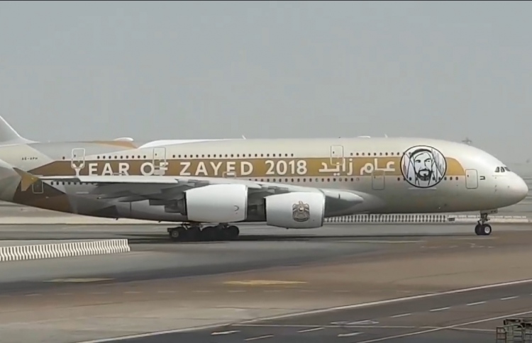 އާ ރަންވޭއަށް ޖައްސާ އޭ380 ބޯޓު ފުރައިފި