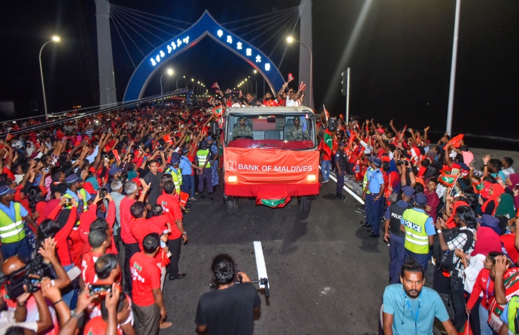 ބޮޑު ބޯޓުން އައި ރަން ޓީމަށް ލޯބި ބަންޑުންކޮށްލައިފި