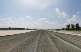 ކުޅުދުއްފުށި އެއާޕޯޓް ރަންވޭ. މިއަދު ރަންވޭގައި ޓެސްޓްފުލައިޓް ޖައްސާނެ-- ފޮޓޯ: ނަސްވާ ހަސަން/ މިހާރު