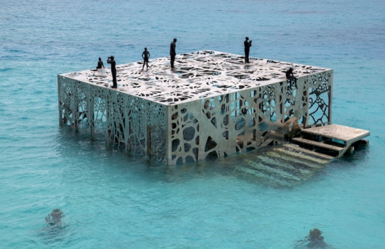 ސިއްރު ފެންފުށީގައި ހުރި ބުދުތައް ނަގަން އަމުރުކޮށްފި