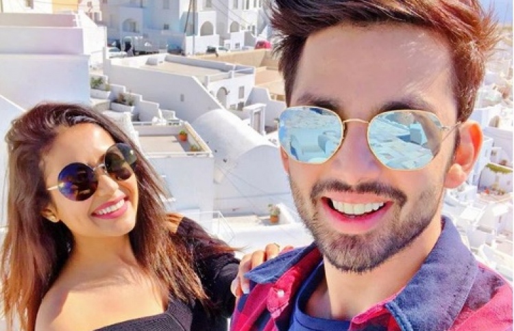 ނޭހާ އާއި ހިމާންޝް: ދެ މީހުން އުޅެނީ ލޯބީގެ ގޮތުން ގުޅިގެން.