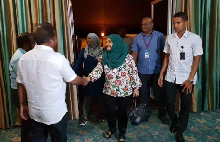 ފަސްޓްލޭޑީ އައްޑު އަށް ވަޑައިގެންފި