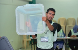 September 23, 2018: An election official shows an empty ballot box during the Presidential Elections 2018. PHOTO: HUSSAIN WAHEED/MIHAARU