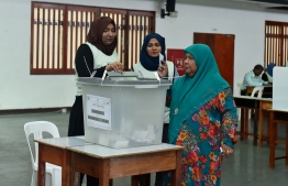 A voter casts her ballot during the presidential election of September 23, 2018. PHOTO: AHMED NISHAATH