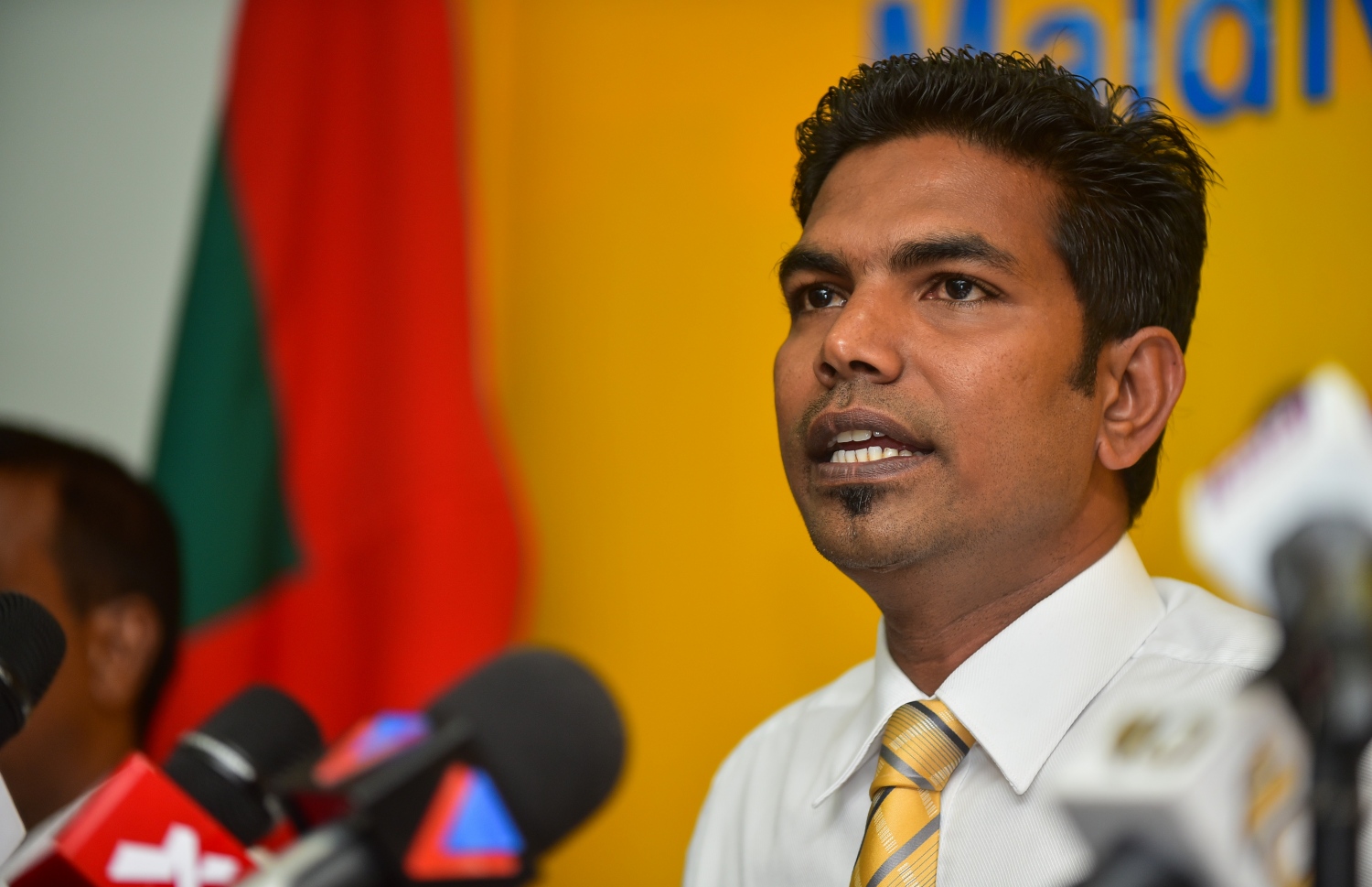 އެމްޑީޕީ އޮފީހުގައި މިއަދު ބޭއްވި ނޫސްވެރިންގެ ބައްދަލުވުމުގައި އެ ޕާޓީގެ ނައިބު ރައީސް ޝިފާޒް ވާހަކަ ދައްކަވަނީ. - ފޮޓޯ: އަހުމަދު ނިޝާތު/ މިހާރު