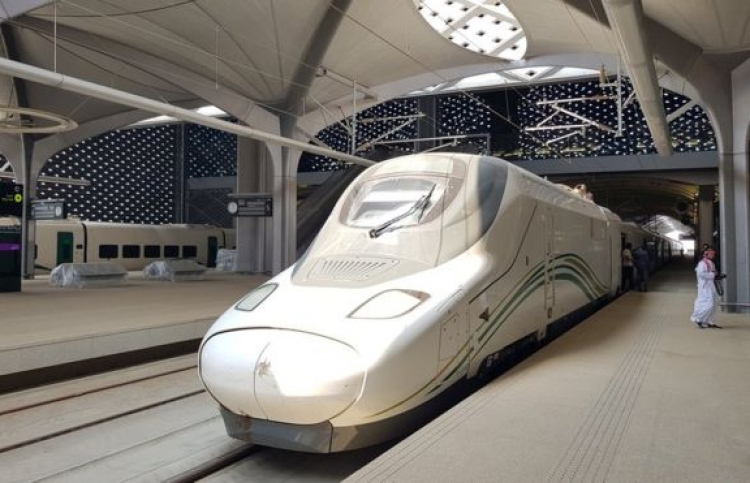 މައްކާ އާއި މަދީނާއާ ދެމެދު ދަތުރު ކުރަން ދެން ދެ ގަޑިއިރު