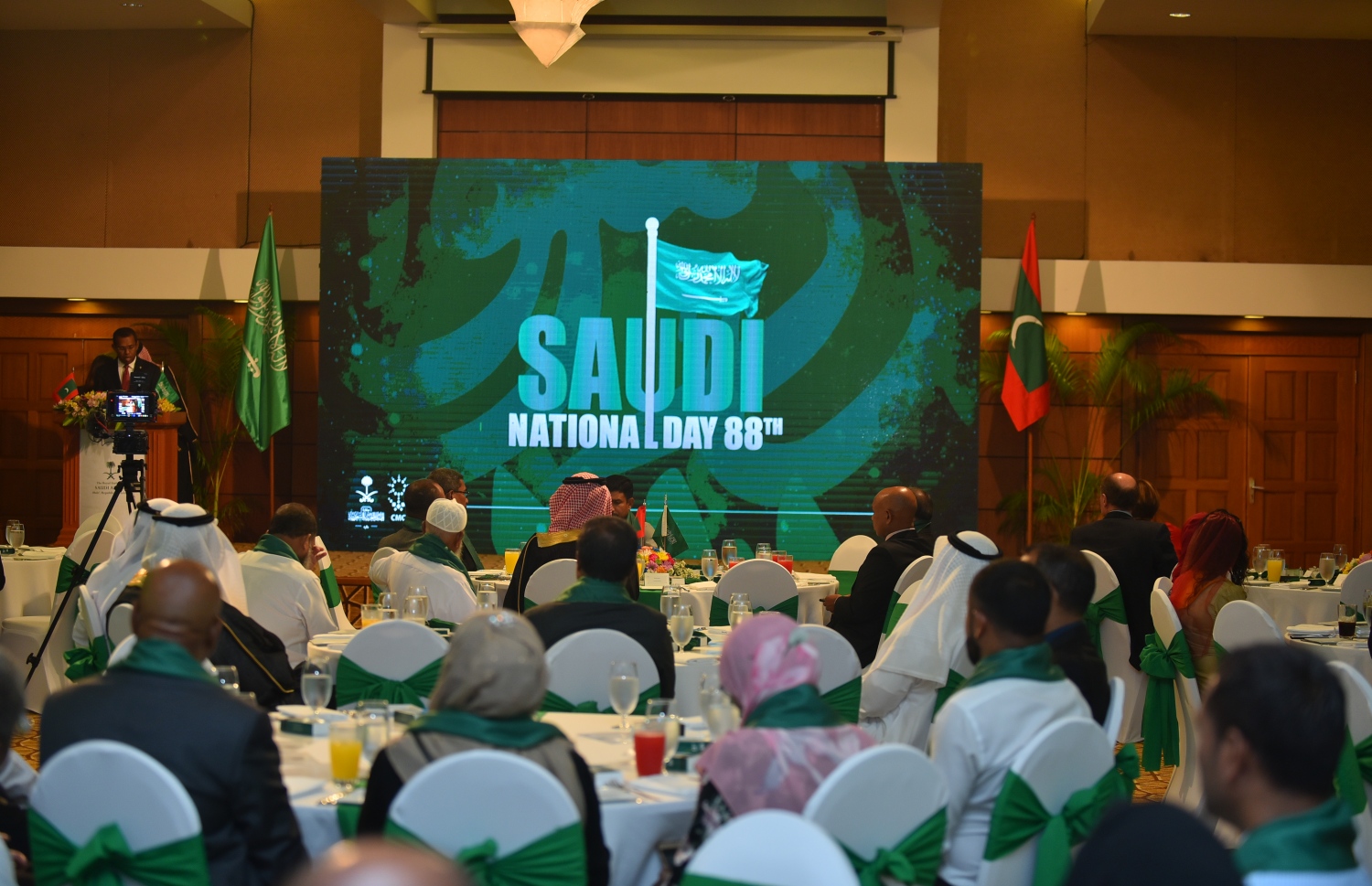 ސައުދީގެ 88 ވަނަ ގައުމީ ދުވަސް ފާހަގަ ކުރުމަށް ކުރުނބާގައި ބޭއްވި ޖަލްސާ. - ފޮޓޯ: އަހުމަދު ނިޝާތު/ މިހާރު