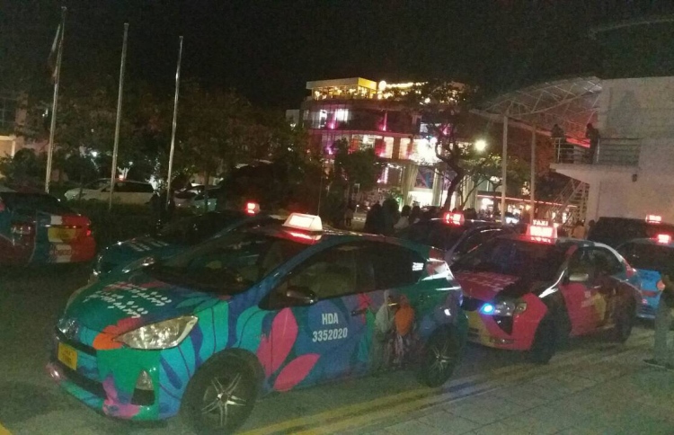 ހުޅުމާލެ ޓެކްސީ ޑްރައިވަރުން ހިމޭން މުޒާހަރާއެއް ކޮށްފި