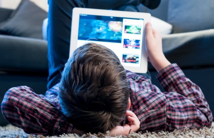 ސްކްރީން ޓައިމްގެ ސަބަބުން ސިކުނޑިއަށް ގެއްލުން