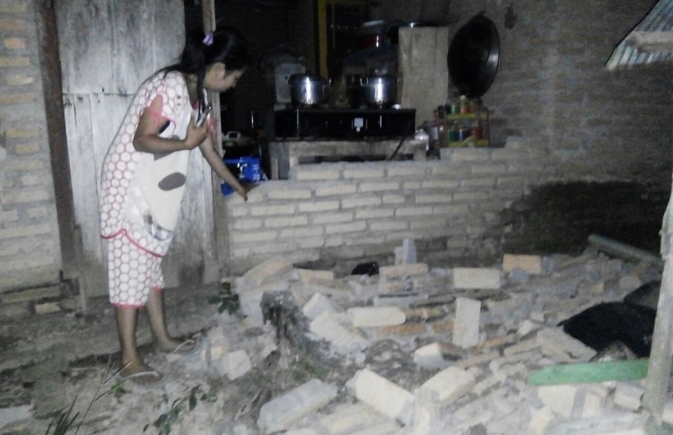 ބިންހެލުމަށް ފަހު އިންޑޮނީޝިއާ އަށް ސުނާމީ އަރައިފި