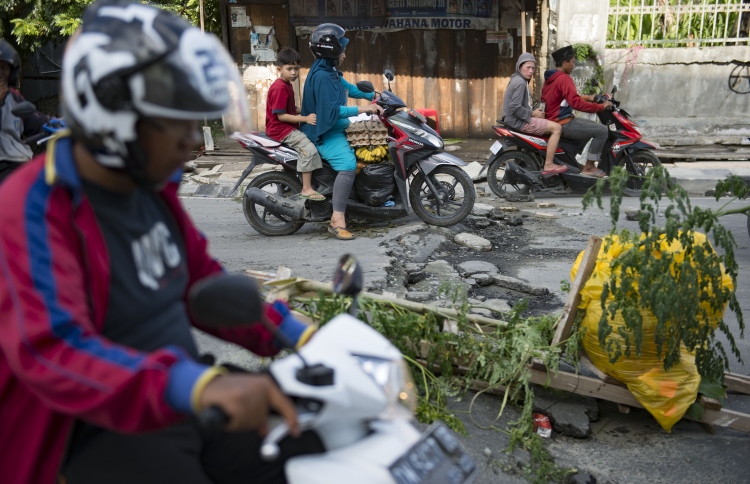 ސުނާމީއަށް ފަހު ޖަލު ފަޅާލައިގެން ގިނަ ބަޔަކު ފިލައިފި