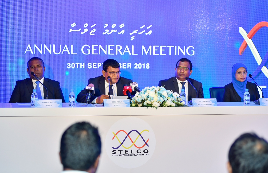 މާލެ: ސެޕްޓެމްބަރު 29، 2018- ސްޓެލްކޯގެ އަހަރީ އާންމު ޖަލްސާގައި ކުންފުނީގެ ބޯޑު މެމްބަރުން ބައިވެރިވެވަޑައިގަންނަވަނީ.---ފޮޓޯ: ހުސައިން ވަހީދު/މިހާރު