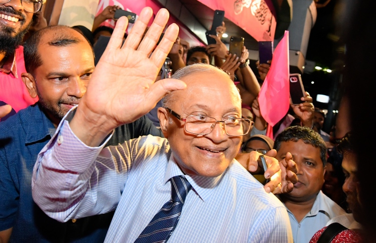 މައުމޫންގެ އާ ޕާޓީ އުފެއްދުމުގެ ހުއްދަ ދީފި