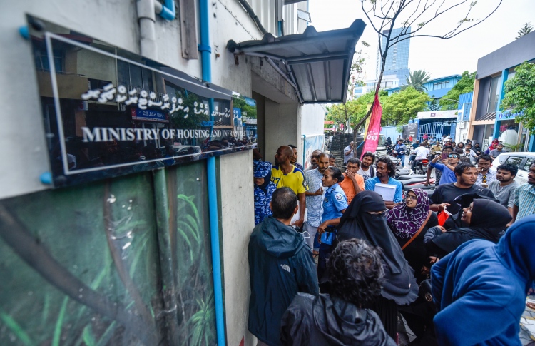 "ލިޔުން ދިނީ ނެތް ފްލެޓްތަކަށް، އެއް ކޮޓަރި ނުނިމޭ"