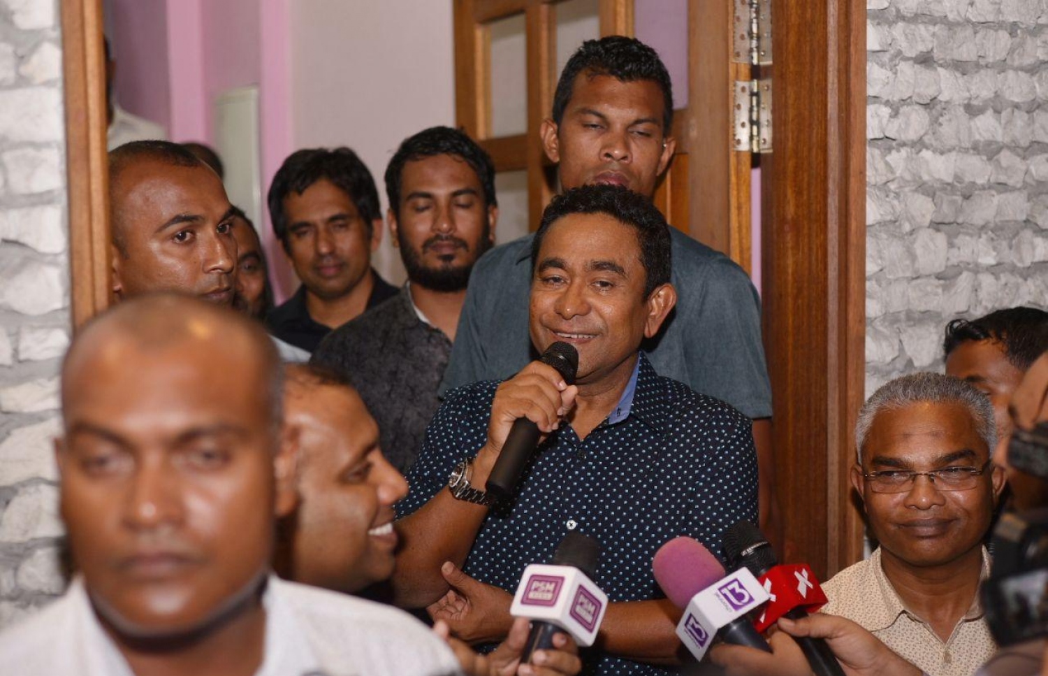 ޕީޕީއެމުން ރޭ ބޭއްވި މުޒާހާރާގައި ރައީސް ޔާމީން ވާހަކަފުޅު ދައްކަވަނީ: އިންތިހާބުގެ ނަތީޖާ ގަބޫލު ނުކުރައްވާ ކަމަށް ރޭ ވަނީ ރައީސް ވިދާޅުވެފައި -- ފޮޓޯ / މިހާރު