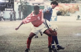 ނަދީމް (ވ) 1999 ވަނަ އަހަރު ހުއްރިއްޔާގެ ޖާޒީގައި ނިއުއާ ދެކޮޅަށް ކުޅެނީ.