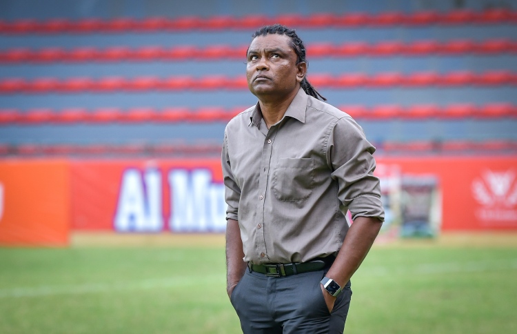 ގްރީން ސްޓްރީޓްސްގެ ކޯޗުކަމުން ސުޒޭން ވަކިވެއްޖެ